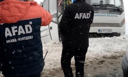 Buzlanan Yolda Minibüs Devrildi: 22 Kişi Yaralandı