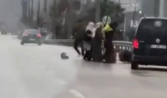 Tartıştığı Kuryeyi Dövdü: Kadınlar Ayırmaya Çalıştı!