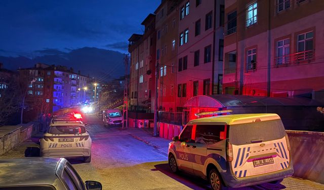 Kayseri'de Kadın, Erkek Arkadaşını Banyoda Bıçaklayarak Öldürdü