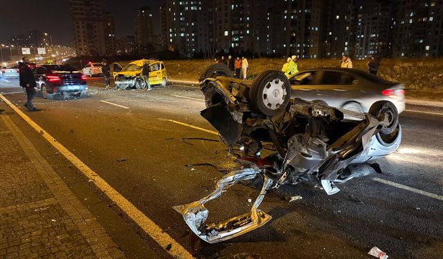 Kayseri'de Feci Kaza: Karşı Yola Geçen Otomobil Taksiyle Çarpıştı