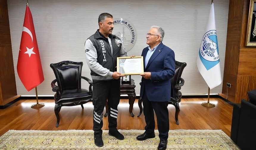 Kahraman Güvenlik Görevlisi Ödüllendirildi