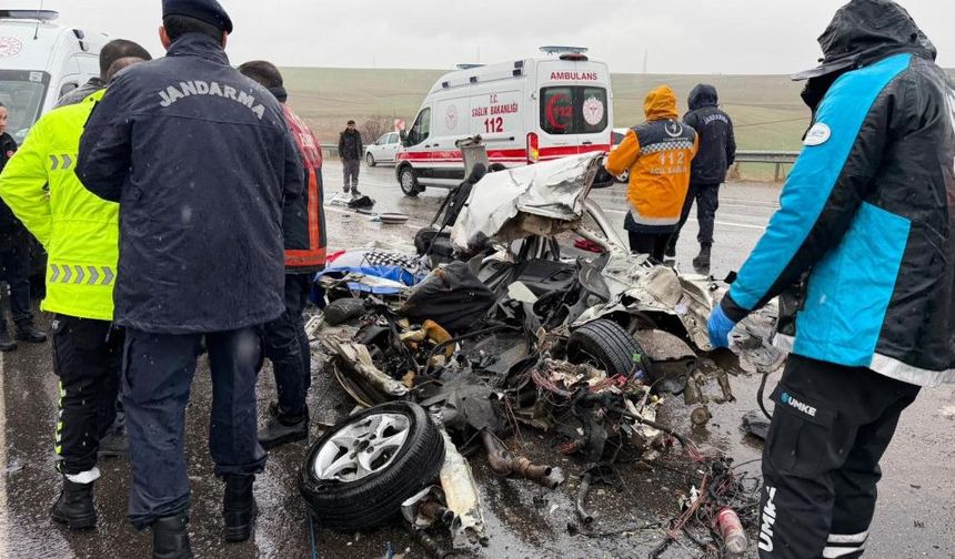 Katliam Gibi Kaza: Otobüs, Otomobili Ezdi!